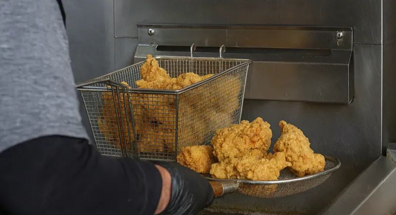 소상공인 정책자금 후기 썸네일 - 치킨 프랜차이즈 대표